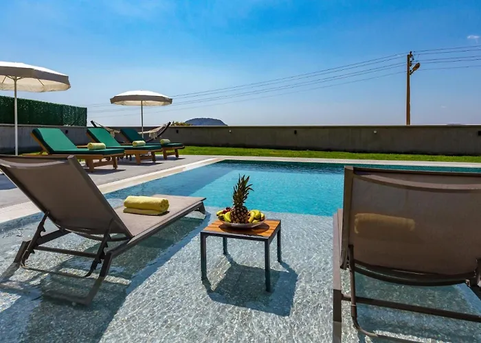 Oludeniz 4 Bedroom Luxury - Private Pool And Garden Fethiye