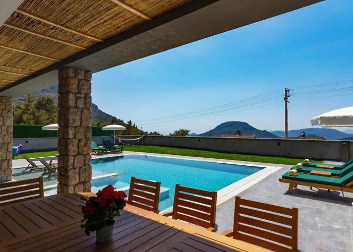 Oludeniz 4 Bedroom Luxury - Private Pool And Garden Fethiye