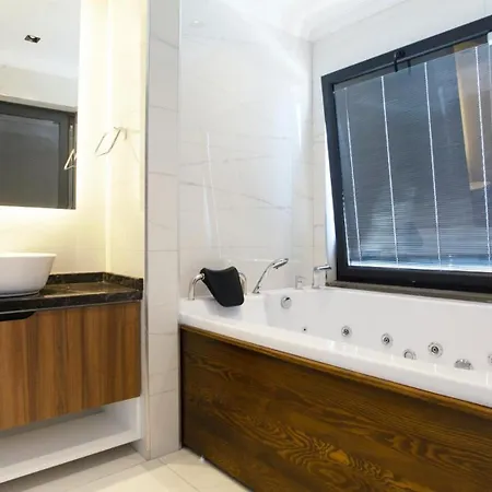 Oludeniz 4 Bedroom Luxury - Private Pool And Garden Fethiye