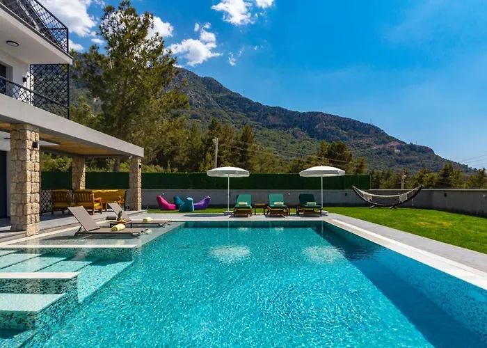 Oludeniz 4 Bedroom Luxury - Private Pool And Garden Βίλα