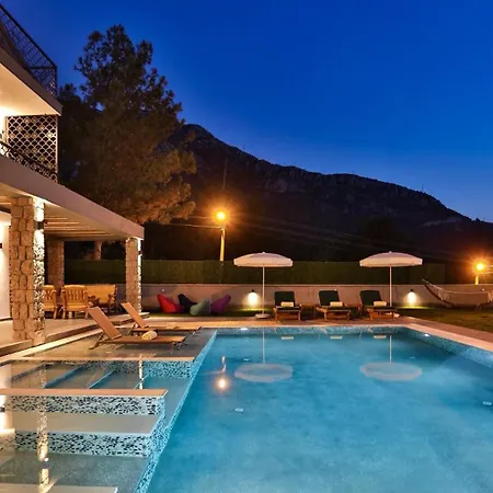 Oludeniz 4 Bedroom Luxury - Private Pool And Garden ヴィラ *