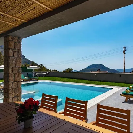 Oludeniz 4 Bedroom Luxury - Private Pool And Garden フェティエ